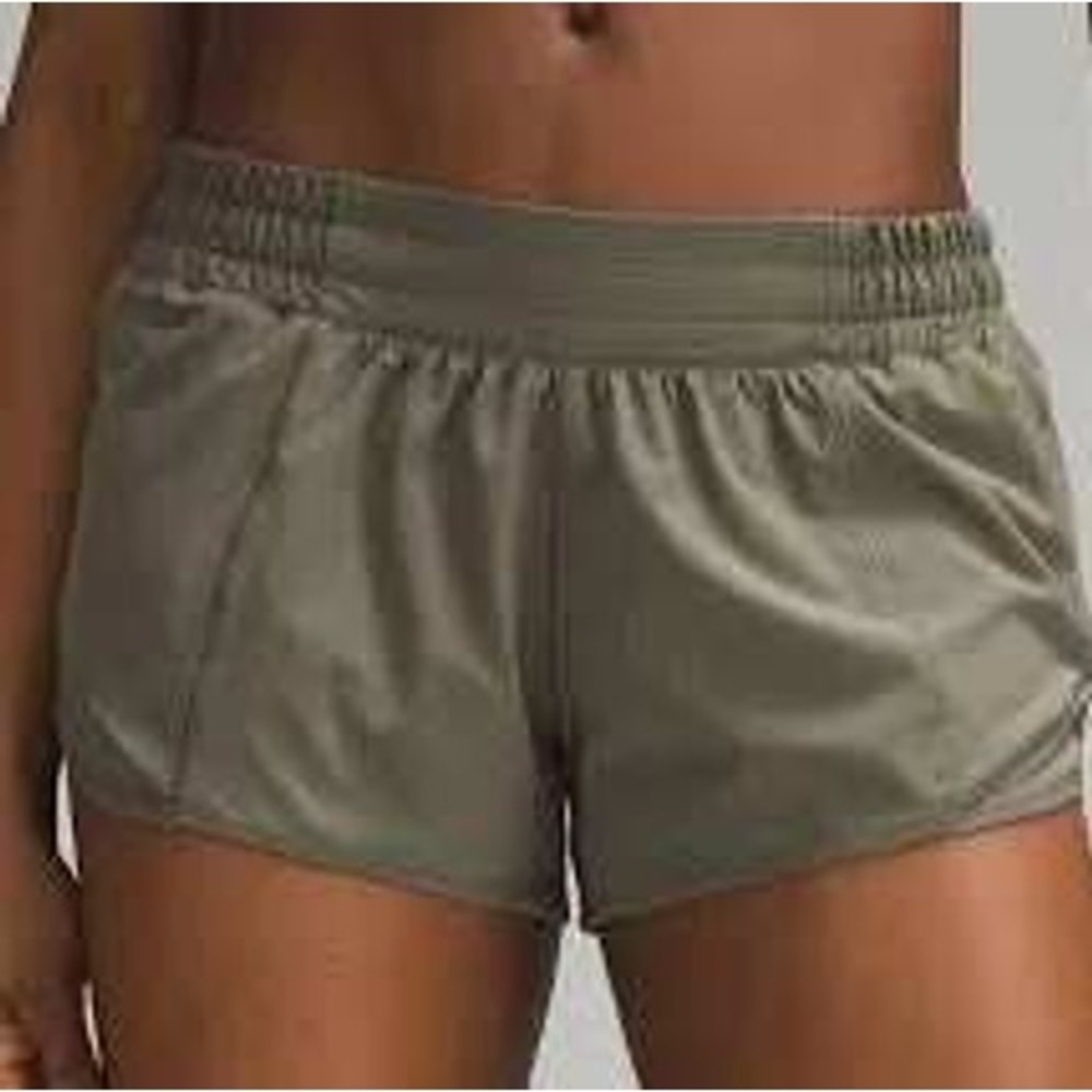 Lululemon Womens Shorts 4 Olive Green Hotty Hot High-Rise Lined Athletic 2.5"